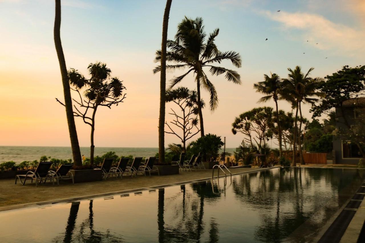 Hotel Earl'S Regent Negombo Esterno foto