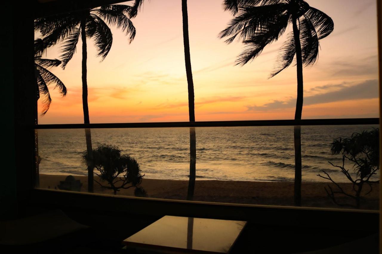 Hotel Earl'S Regent Negombo Esterno foto