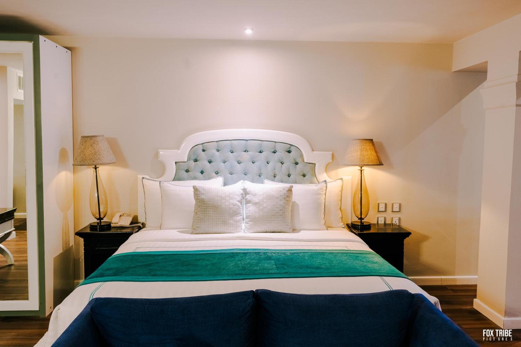 Hotel Earl'S Regent Negombo Esterno foto